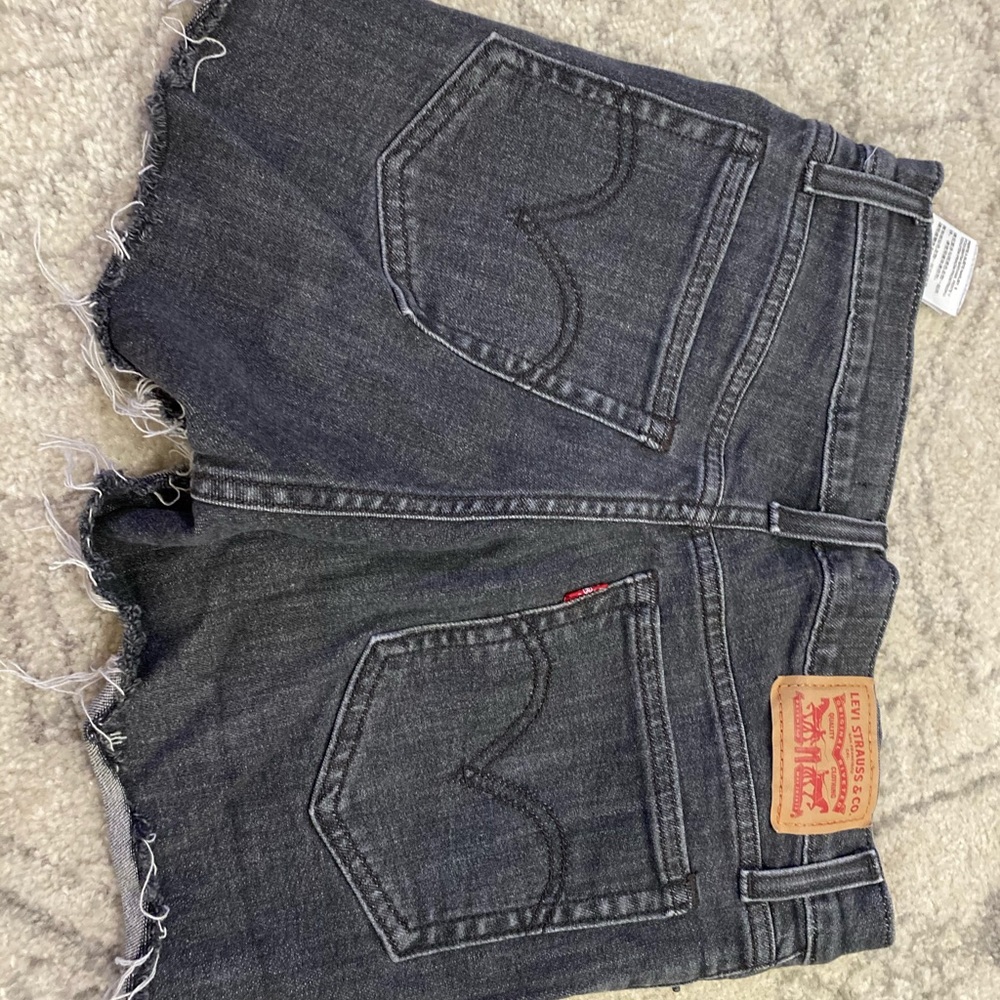 Black Levi’s shorts